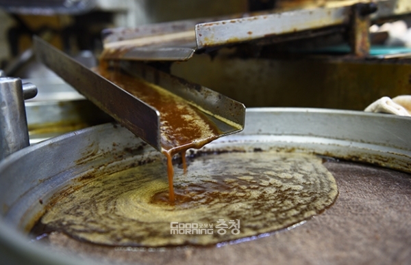 고소한 참기름 향이 가게안으로 퍼져가고 있다.