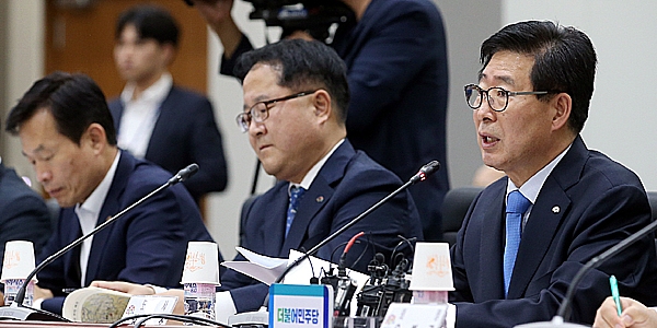 충남도가 2019년도 정부예산 증액을 위해 국회에 캠프를 꾸리는 등 적극적인 대응에 나섰다. (자료사진: 오른쪽부터 양승조 지사, 남궁영 행정부지사, 나소열 문화체육부지사)