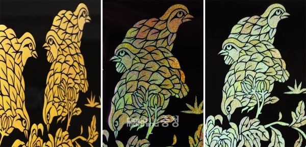 메추리가 빛의 각도에 따라 다른 색을 띄고 있다.