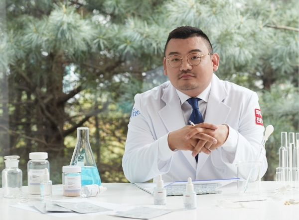 충북 청주 와인피부과성형외과 김홍석 대표원장. 사진=굿모닝충청 김수미 기자