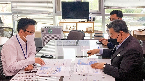 가세로 태안군수가 지역의 최대 숙원 사업인 국도38호 이원~대산 연륙교(가로림만 해상교량) 건설을 위해 분주한 움직임을 보이고 있다. (태안군 제공/ 굿모닝충청=김갑수 기자)