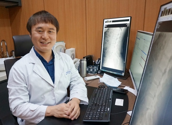 충북 청주 재활치료전문 올바른의원 라종윤 원장. 사진=굿모닝충청 김수미 기자