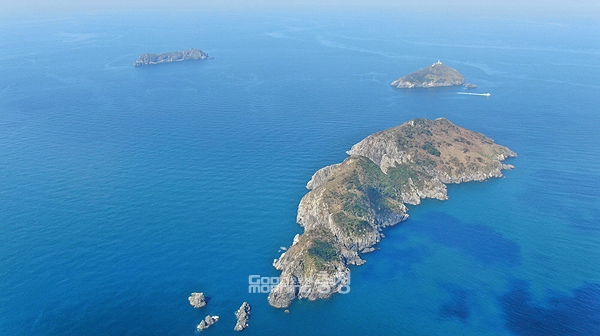 ‘서해의 독도’로 불리는 격렬비열도가 국가관리연안항으로 예비 지정되면서 기대감이 높아지고 있다. 대한민국 영해 수호는 물론 충남의 관광지도를 바꿀 가능성도 점쳐지고 있다. (자료사진: 태안군 제공/ 굿모닝충청=김갑수 기자)