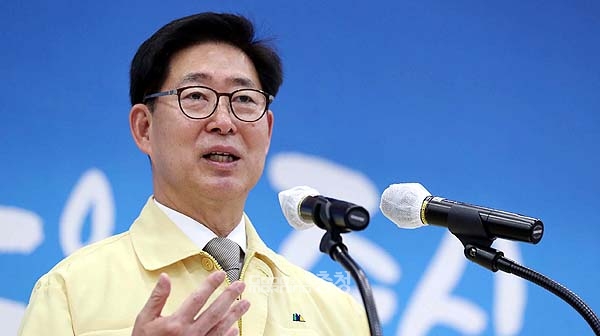 양승조 충남지사가 도민 명령을 전제로 더불어민주당 대선 경선에 참여할 의사가 있음을 밝혔다. 그러면서도 기본적으로는 도정에 전념하겠다는 입장을 분명히 했다. (자료사진: 충남도 제공/ 굿모닝충청=김갑수 기자)