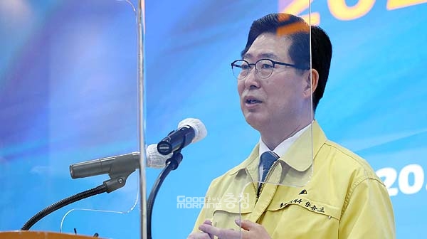 양승조 충남지사가 노동이사제 관련 노사 간 갈등이 빚어지고 있는 문화재단에 대해 면밀히 살펴보겠다는 입장을 밝혔다. (충남도 제공/ 굿모닝충청=김갑수 기자)