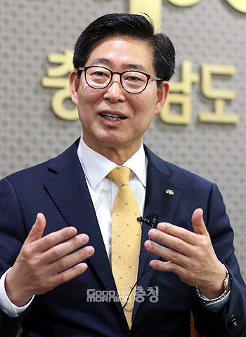 양승조 충남지사는 8일, 도널드 트럼프 미국 대통령을 지지하는 시위대가 워싱턴DC 의사당에 난입하는 초유의 사태가 발생한 것과 관련 “한 마디로 충격 그 자체였다”고 지적했다. (자료사진: 충남도 제공/ 굿모닝충청=김갑수 기자)