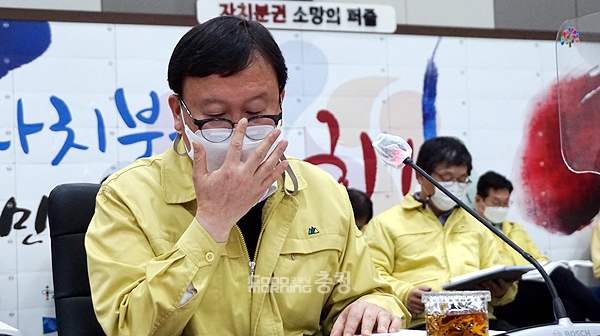 조원갑 충남도 해양수산국장은 18일 오후 도청 대회의실에서 진행된 2021년 주요업무계획 보고회에서 “‘YES SEA’ 구축으로 해양레저관광 권역 벨트화를 추진하겠다”고 밝혔다. (굿모닝충청=김갑수 기자)