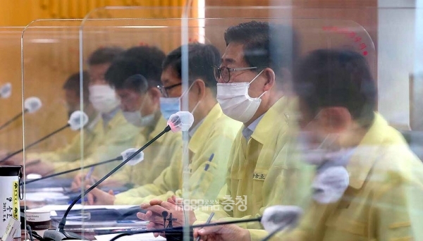 충남도가 지난해 12월 정무보좌관 2급과 정책보좌관 3급을 신설한 사실이 뒤늦게 확인됐다. 특히 그 과정에서 도의회와 소통이 전무했던 것으로 전해져 또 다른 논란이 제기되고 있다. (자료사진: 충남도 제공/ 굿모닝충청=김갑수 기자)