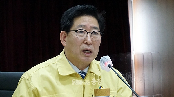 양승조 충남지사는 19일 “서산 대산석유화학단지에서 대규모 사고가 났을 때 어떻게 대처해야 하는지에 대한 매뉴얼 정비뿐만 아니라 실제적인 합동훈련을 해봐야 한다”고 말했다. (굿모닝충청=김갑수 기자)