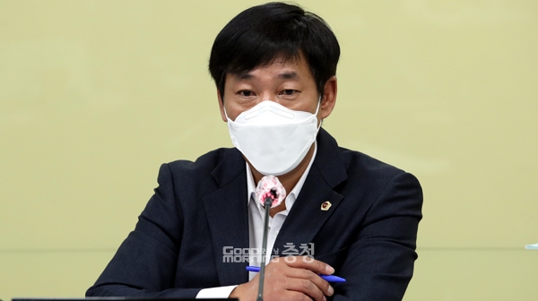 충남도의회 행정문화위원회를 이끌고 있는 정병기 위원장(민주, 천안 3)이 10월로 예정된 전국 윷놀이 대회와 학술행사에 대해 일침을 가하고 나섰다. (자료사진: 충남도의회 홈페이지/ 굿모닝충청=김갑수 기자)