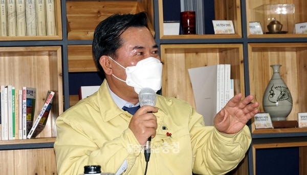 박정현 부여군수가 6만5000여 군민 모두에게 1인당 30만 원의 재난지원금을 지급하는 방안을 검토했던 것으로 확인됐다. (굿모닝충청=김갑수 기자)