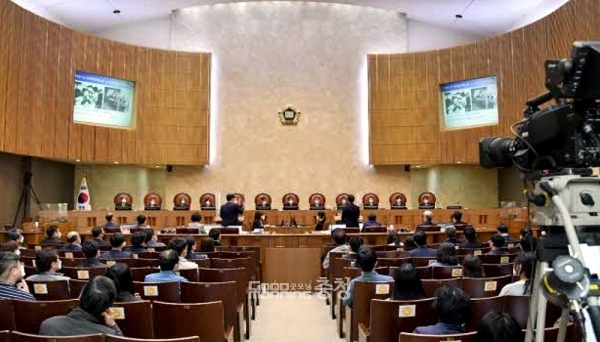 결국 충남 당진 땅을 경기 평택에 빼앗겼다. 지난 2015년 충남도와 당진시, 아산시가 행정자치부 장관을 상대로 제기한 ‘당진·평택항 매립지 평택시 일부 귀속결정 취소소송’에 대해 대법원이 4일 오전 기각 판결한 것. (자료사진: 대법원 홈페이지/ 굿모닝충청=김갑수 기자)