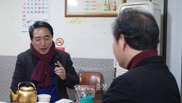 박수현 위원장은 “꼭 집권하는 것이 대망이냐? 저는 그렇게 보지 않는다. 대한민국 경제영토인 중국을 향해 뻗어나가는 서해안 시대 개막의 중심이야말로 진정한 충청대망론 아니겠나?”라고 강조했다.