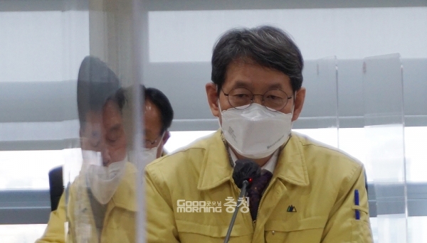 오는 3월 3일 충남도립대 총장 취임식을 앞둔 김용찬 행정부지사가 22일 실국원장회의에 마지막으로 참석 “내가 도지사라는 마음으로 임해 달라”는 당부의 말을 남겼다. (굿모닝충청=김갑수 기자)