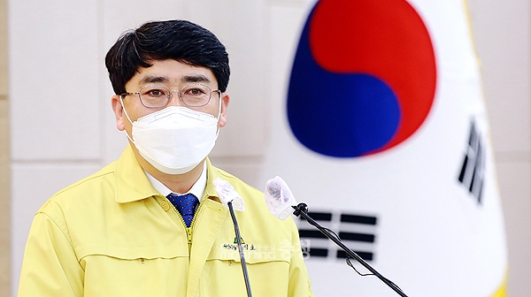 예비타당성 조사 면제 등을 골자로 한 가덕도신공항 특별법(특별법)이 26일 국회 본회의를 통과한 가운데, 맹정호 서산시장이 지역 정치권을 향해 요즘 말로 ‘뼈 때리는’ 지적을 해 눈길을 끌고 있다. (자료사진: 서산시 제공/ 굿모닝충청=김갑수 기자)