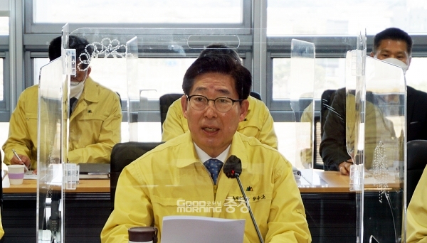 양승조 충남지사가 A국장의 갑질·막말 사태에 대해 사실상 사과했다. 중앙부처와의 협의를 통해 A국장을 원대복귀 시키겠다는 뜻도 내비쳤다. (굿모닝충청=김갑수 기자)