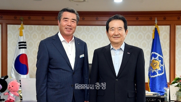 김동일 보령시장도 지난해 6월 정세균 국무총리와 만나 “지난 30여 년 간 국가 에너지산업을 위해 헌신해 온 보령시민들의 희생이 헛되지 않도록 산업위기지역 지정과 에너지산업 융·복합단지 지정 공모에 선정될 수 있도록 총리님께서도 힘을 모아주시길 바란다