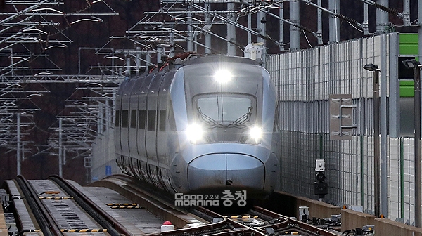 충남 서산에서 시작해 경북 울진까지 연결하는 총 연장 330km의 중부권 동서횡단철도 건설이 도정의 우선순위 사업에서 밀리는 것 아니냐는 우려의 목소리가 나오고 있다. (자료사진: 국가철도공단 홈페이지/ 굿모닝충청=김갑수 기자)