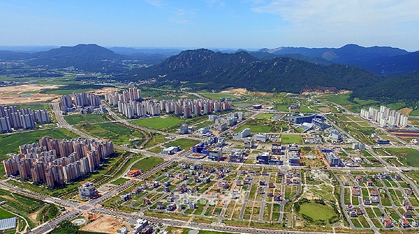 충남도가 주택정책 권한에 대한 지방 이양을 중앙정부에 제안할 예정인 것으로 파악됐다. (홍성군 제공: 내포신도시 전경/ 굿모닝충청=김갑수 기자)