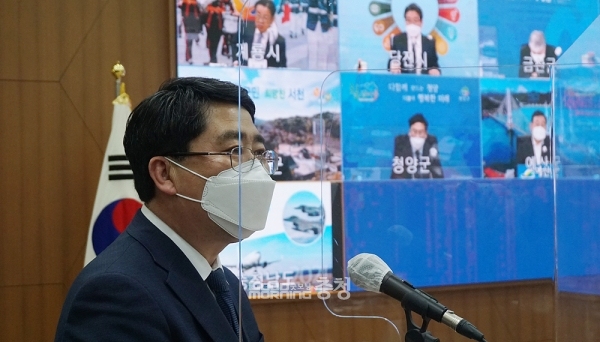 맹정호 서산시장은 29일 서산공군비행장 민항유치와 관련 “가덕도신공항 문제가 잠잠해지면 서산민항이 다시 이슈화 될 수 있을까?”라며 “올해 안에 해결하지 못하면 서산민항은 어렵다고 본다”고 말했다. (굿모닝충청=김갑수 기자)