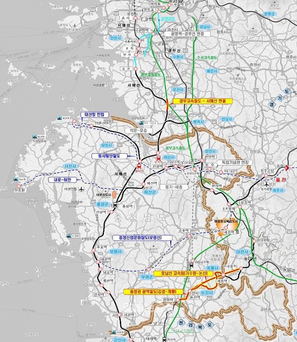 비록 두 사업 모두 낮은 경제성 발목을 잡은 것으로 분석되고 있지만 엄밀히 말하면 220만 충남도민과의 약속인 대선공약 파기라는 점에서 그냥 넘어갈 일이 아니라는 지적이다. (충남도 제공)