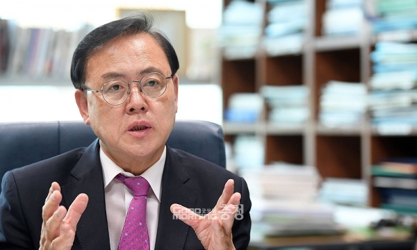 국민의힘 이명수 국회의원(아산갑)이 문재인 대통령의 대선공약인 중부권 동서횡단철도(서산~울진) 건설 사업이 제4차 국가철도망 구축계획(안)에 누락된 것을 강력 비판하고 나섰다. (자료사진: 의원실 제공/ 굿모닝충청=김갑수 기자)