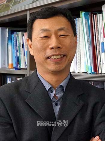 김웅이 교수는 발표가 임박한 정부의 제6차 공항개발 종합계획(2021~2025)과 관련 “마약 이번 계획에 반영되지 않는다면 서산민항에 대한 정부의 의지가 없다고 볼 수밖에 없다”고 지적했다.