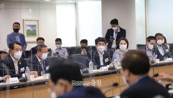 맹정호 서산시장은 “중부권 동서횡단철도 건설은 기존 남북 축 위주의 철도망을 균형 있게 만드는 사업”이라며 “국가균형발전을 위해 반드시 건설돼야 한다”고 목소리를 높였다. (서산시 제공)