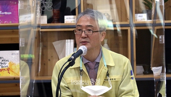 문화체육관광부 출신인 이우성 부지사의 입장에서는 자신의 역할이 문화체육 분야에 국한돼 있다고 여전히 생각하고 있는 것 아닌지 의문이다. 그러나 도정 전체를 놓고 보면 문화체육은 한 부분에 불과하다. (18일 기자간담회를 진행 중인 이우성 부지사/ 굿모닝충청=김갑수 기자)