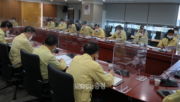 이필영 충남도 행정부지사는 “(지사님께서) 본인이 잠시 자리를 비운 사이에도 도정 전반을 꼼꼼히 관리하고 차질 없이 추진해달라고 당부하셨다”며 “실국원장님께서는 더 큰 책임감으로 도정에 임해달라”고 강조했다. (사진=굿모닝충청 이종현 기자)
