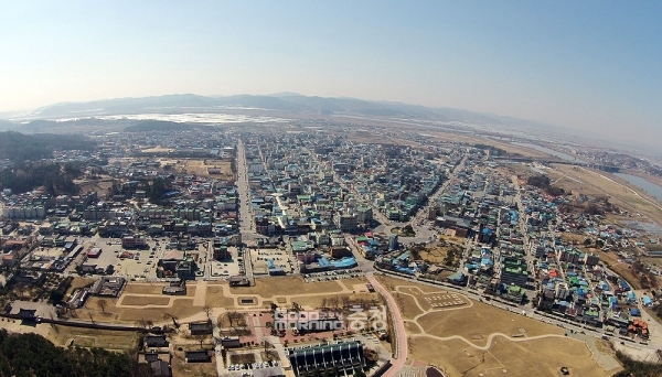 박정현 군수의 이번 결정에 따라 부여군민 6만4381명과 결혼이민자 등이 재난지원금을 지역화폐인 굿뜨래페이로 지급받게 됐다. (자료사진: 부여군 제공)