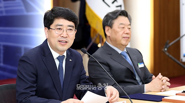 충청권 대표 인터넷신문 굿모닝충청이 그 필요성을 제기해 온, 충남 서산시와 태안군이 참여하는 상생협의체가 이르면 10월 경 출범할 전망이다. (자료사진: 맹정호 서산시장과 가세로 태안군수/ 굿모닝충청=김갑수 기자)