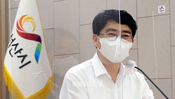 맹정호 서산시장은 28일 “엊그제 정기인사 발표가 있었다”며 “제가 세세한 부분을 살피지 못하고, 놓친 부분이 좀 있는 것 같아서 미안한 직원들도 있다는 말씀을 드린다”고 말했다. (굿모닝충청=김갑수 기자)