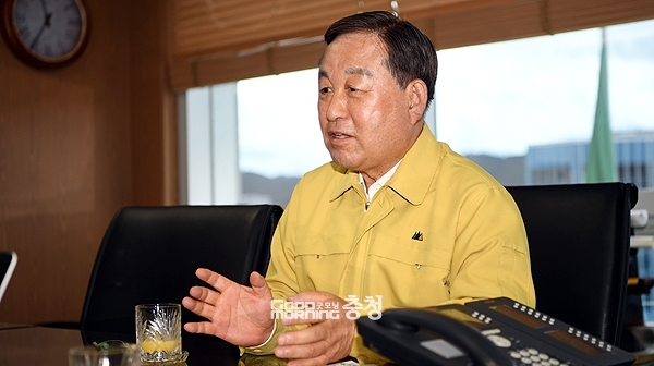 황선봉 예산군수가 최근 굿모닝충청과 만난 자리에서 울분을 터트렸다. (자료사진=예산군 제공/굿모닝충청 이종현 기자)