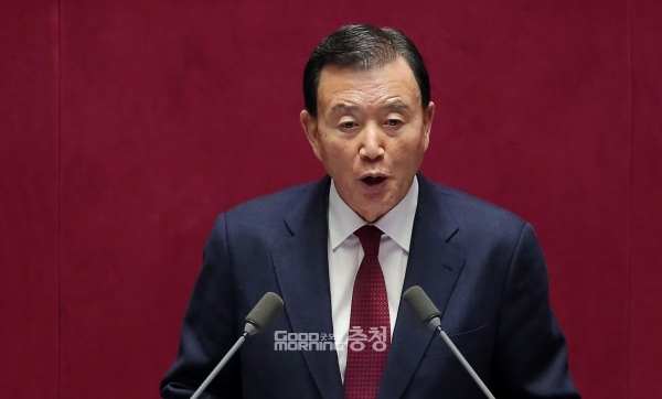 국민의힘 홍문표 국회의원(홍성·예산)은 15일 “충남과 대전은 국토의 중심임에도 불구하고 문재인 정부 들어 엄청난 홀대를 받고 있다”며 “18개 부처 장관 중 충남과 대전 출신은 단 한 명도 없다”고 말했다. (자료사진: 의원실 제공/ 굿모닝충청=김갑수 기자)