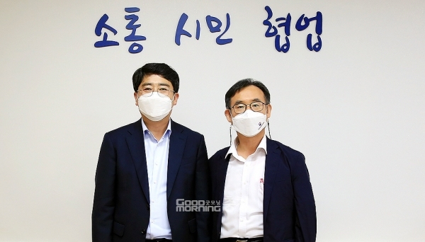 국내 정신건강분야 권위자인 국립공주병원 이종국 원장이 가로림만 해양정원에 대한 기대감을 나타냈다. (서산시 제공: 왼쪽부터 맹정호 시장과 이종국 원장/ 굿모닝충청=김갑수 기자)