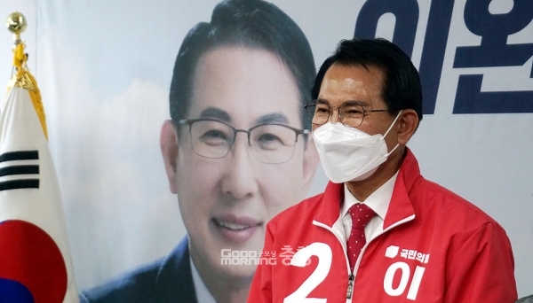 이완섭 국민의힘 서산시장 예비후보는 16일 “4년 동안 되돌아보니 ‘많이 부족했구나!’ 아쉬운 부분을 찾아낼 수 있었다”며 “제가 다시 시장이 된다면 ‘더 잘할 수 있다’는 자신감을 고양시키는 시간이 됐다”고 말했다. (굿모닝충청=김갑수 기자)