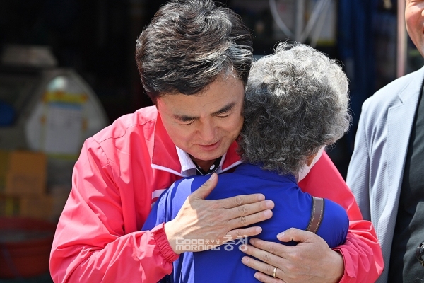 정치권에서는 김태흠 당선인이 도정을 이끌게 되면서 충남을 넘어 충청권을 대표하는 보수진영 인사로 자리매김할 가능성이 크다는 분석이 나오고 있다. (자료사진: 캠프 제공/ 굿모닝충청=김갑수 기자)