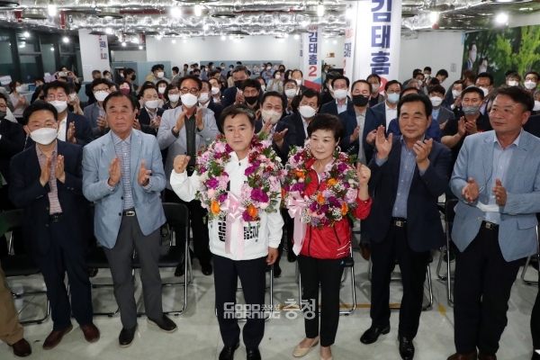 민선8기 초대 정무무부지사에 대해서는 “머릿속에 그리고 있는 그림이 있지만 지금 얘기하는 것은 적절치 않다”고 했고, 인수위 구성에 대해서는 “확실히 이길지 모르고…”라며 아직 구상 전임을 내비쳤다.