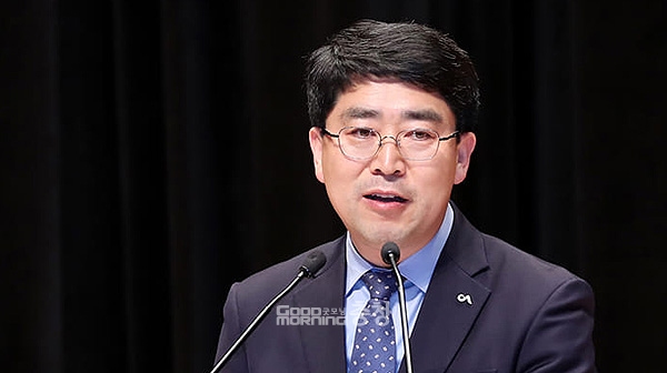 6.1 지방선거에서 재선 도전에 실패한 더불어민주당 소속 맹정호 서산시장이 사실상 정계 은퇴 의사를 밝혔다. 이에 대해 지지자들은 “좀 더 숙고해 달라”, “와신상담”을 주문하며 그 뜻을 거둬들일 것을 요청하고 있다. (자료사진: 서산시 제공/ 굿모닝충청=김갑수 기자)