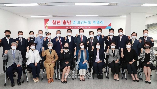 일반적으로 업무보고는 민선7기 주요 현안과 과제를 비롯해 민선8기 새로운 사업들을 보고하게 되는데 각 실·국 중심으로 보고서 작성에서부터 문장과 토씨 하나까지 신중을 기하고 있는 것으로 전해지고 있다. (충남도 제공)