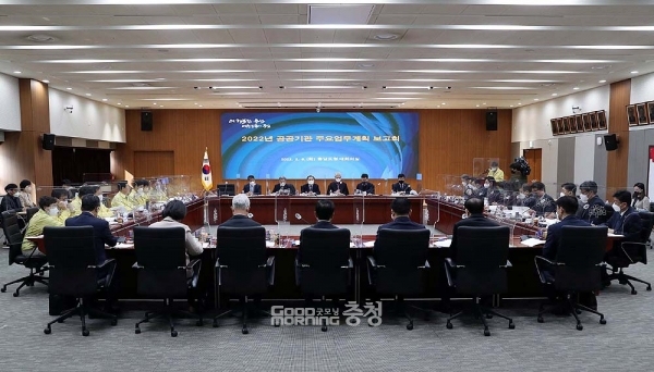 실제로 민선7기 들어 캠프 출신 비전문가의 낙하산 인사로 문제가 된 사례는 유독 많았다. 해당 조직이 어려움을 겪거나 현재도 그 후유증이 이어지고 있는 기관도 적지 않은 실정이다. (자료사진: 충남도 홈페이지)