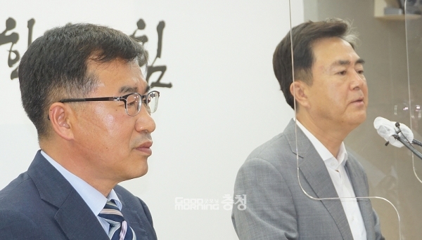 민선8기 충남도 초대 정무부지사에 기획재정부 출신 전형식 전 충북경제자유구역청장이 내정됐다. (왼쪽부터 전형식 내정자와 김태흠 당선인/ 굿모닝충청=김갑수 기자)