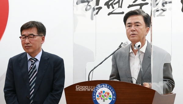 김태흠 충남도지사 당선인은 30일 “원희룡 국토교통부 장관은 공공기관 이전에 대해 핸들링 하는 부서 장관이 아니다”라고 말했다. (충남도 제공: 왼쪽부터 전형식 내정자와 김태흠 당선인/ 굿모닝충청=김갑수 기자)