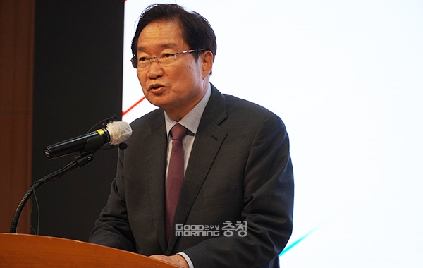 민선8기 충남도지사직 인수위인 ‘힘쎈(센) 충남 준비위원회(이하 준비위)가 ‘교육 국제화 특구(IB) 지정’을 김태흠 당선인 취임 100일 내 중점 추진하겠다는 의지를 드러냈다. (김영석 위원장. 사진=굿모닝충청 이종현 기자)