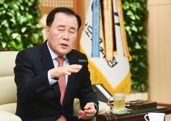 6.1 지방선거를 통해 3선 연임에 성공한 김지철 충남교육감이 민감한 교육 의제를 두고 윤석열 정부와 대립각을 세우고 있다. (자료사진=본사DB/굿모닝충청 이종현 기자)