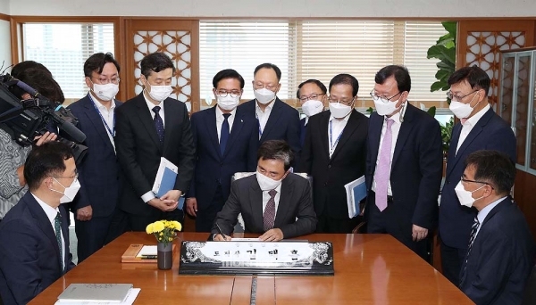 김태흠 충남지사가 양승조 전 지사를 도왔던 비서실과 의전 담당 인력을 교체 없이 그대로 일하게 해 눈길을 끌고 있다. (자료사진: 충남도 제공/ 굿모닝충청=김갑수 기자)