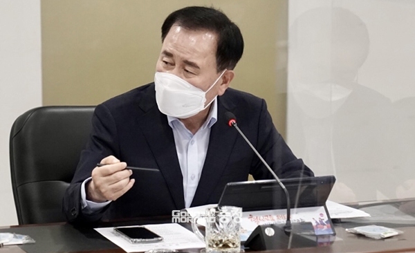 김 교육감은 11일 오전 주간업무보고회의에서도 이 문제를 거론하며 “교육공동체와 함께 공유하고 대응방안을 고민해야 한다”고 공직자들에게 주문했다. (자료사진=충남교육청 제공/굿모닝충청 이종현 기자)