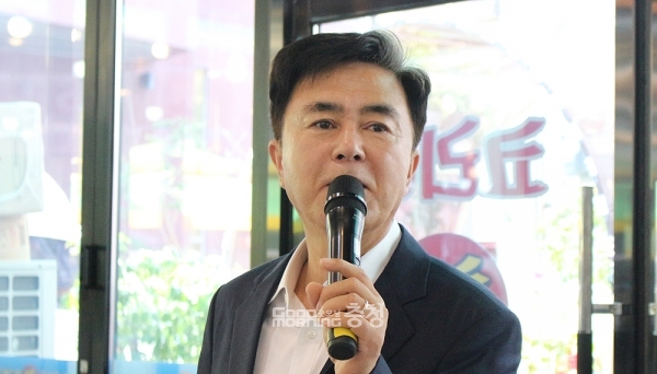 김태흠 충남지사는 16일 “공무원을 늘리게 되면 공공기관을 줄여야 한다. (반대로) 공공기관을 늘리면 공무원을 줄여야 한다”며 “공공기관 개혁은 제 소신이자 철학”이라고 말했다. (굿모닝충청=김갑수 기자)