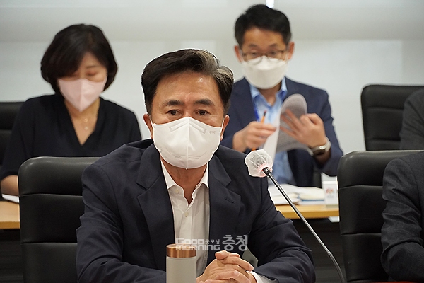 김태흠 충남지사는 18일 “지방언론은 보령해양머드박람회의 취지를 이해하고 있지만, 일부는 여전히 머드축제로 인식하는 것 같다”며 “전방위적으로 홍보를 강화해 국민의 관심과 참여를 이끌어달라”고 말했다. (사진=굿모닝충청 이종현 기자)